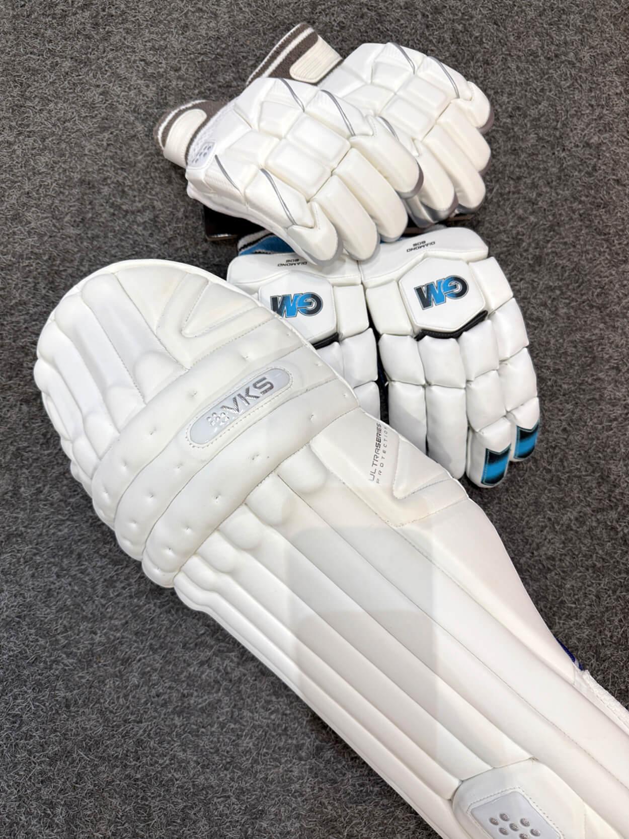 Junior Pads & Gloves: Comfort and Protection