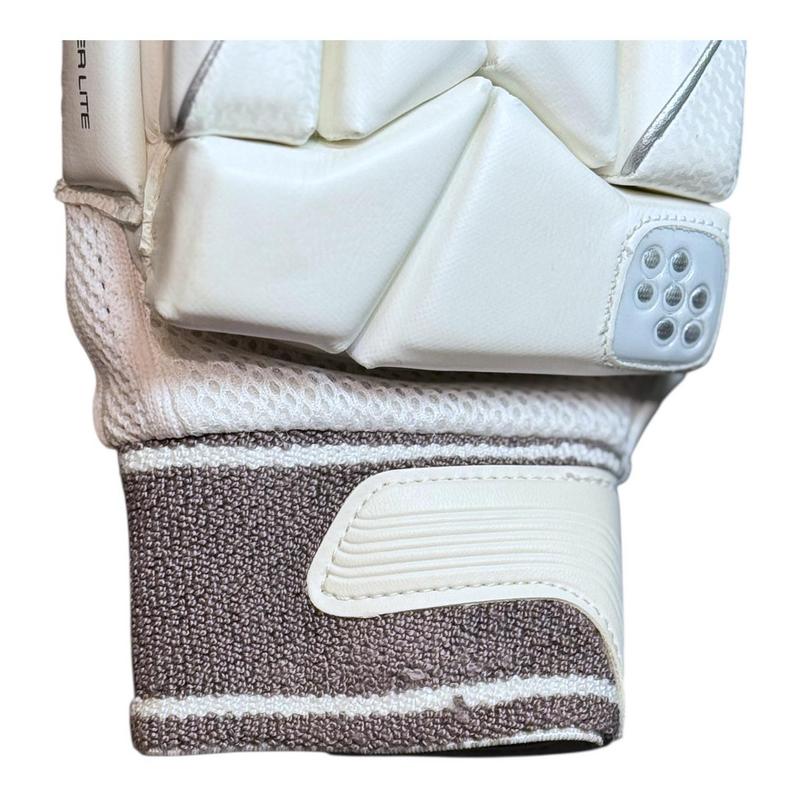 VKS Superlite Batting Gloves Junior - main image
