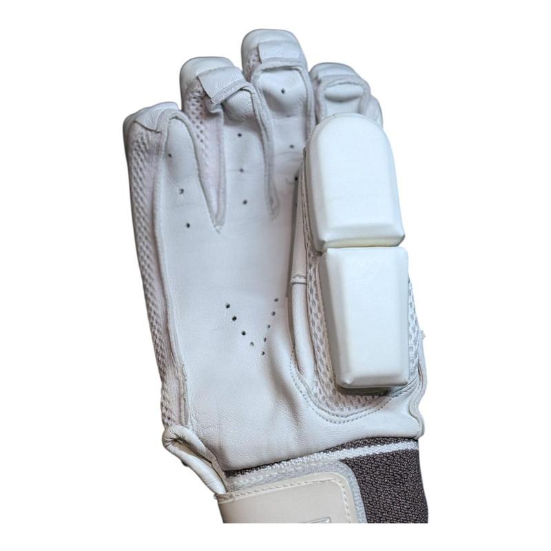 VKS Superlite Batting Gloves Junior - main image